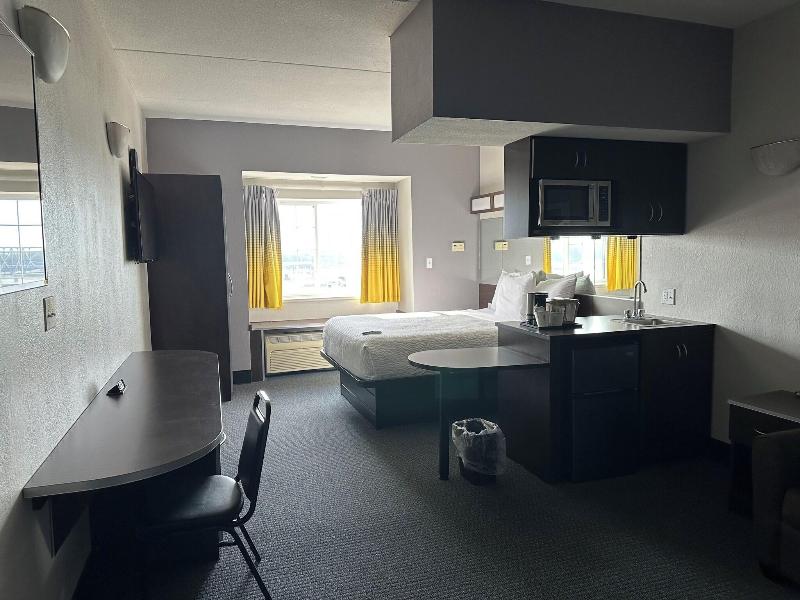 Microtel Inn & Suites by Wyndham Quincy image
