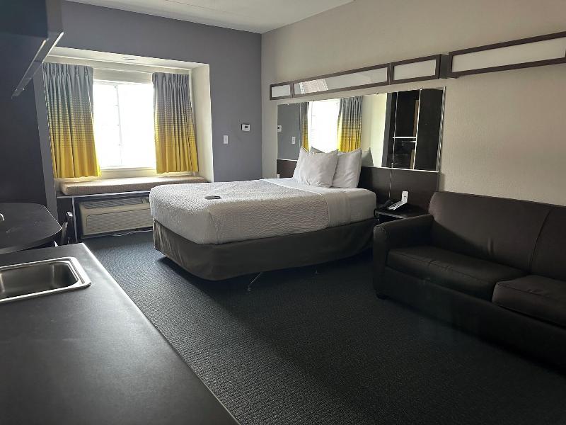Microtel Inn & Suites by Wyndham Quincy image