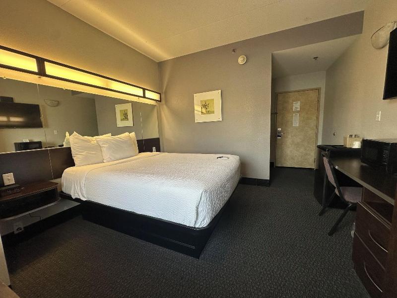 Microtel Inn & Suites by Wyndham Quincy image