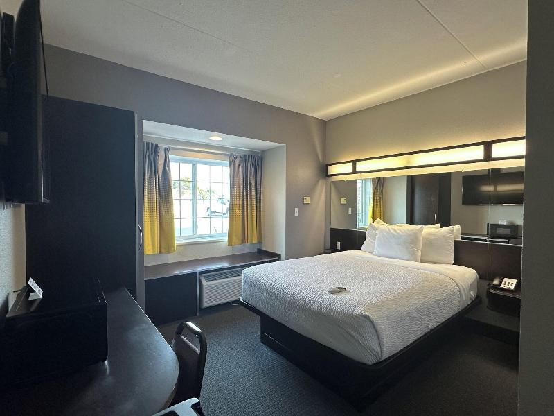 Microtel Inn & Suites by Wyndham Quincy image