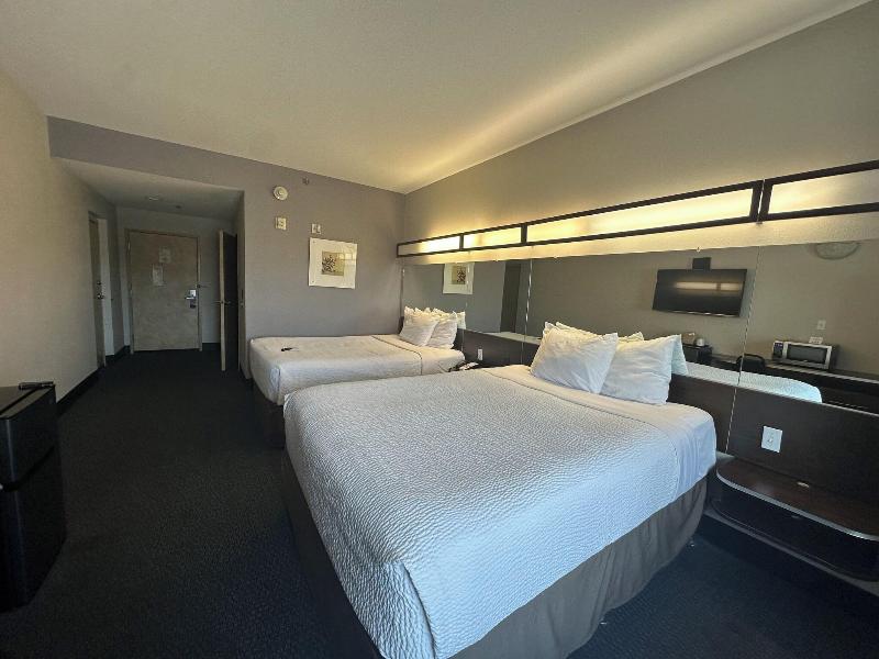 Microtel Inn & Suites by Wyndham Quincy image