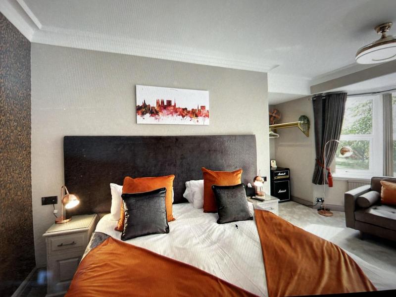 Ashbourne House image
