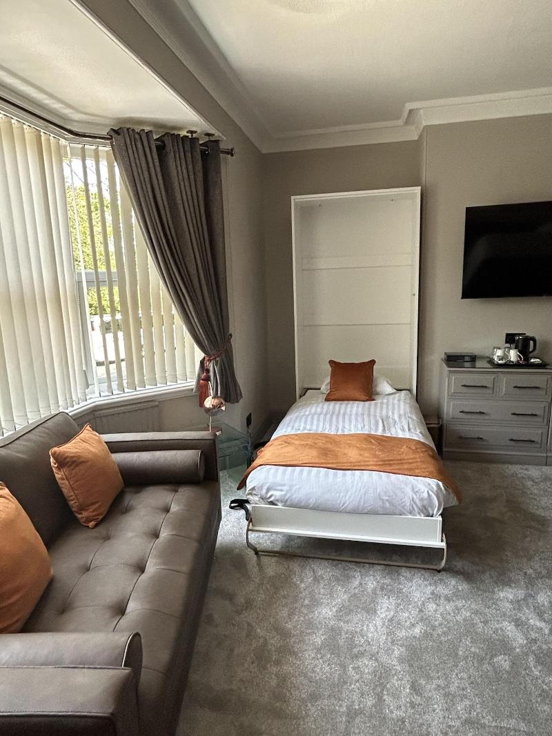 Ashbourne House image