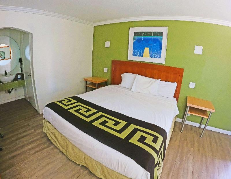 Rodeway Inn & Suites Ridgecrest image