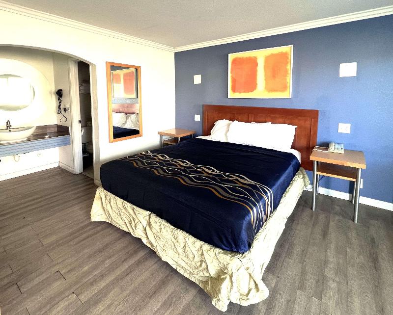 Rodeway Inn & Suites Ridgecrest image