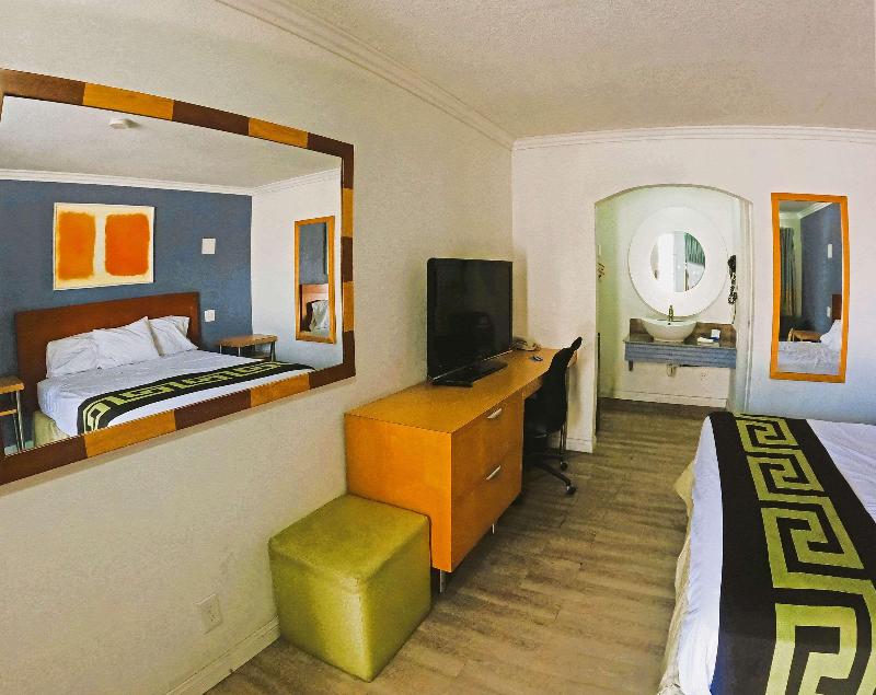 Rodeway Inn & Suites Ridgecrest image