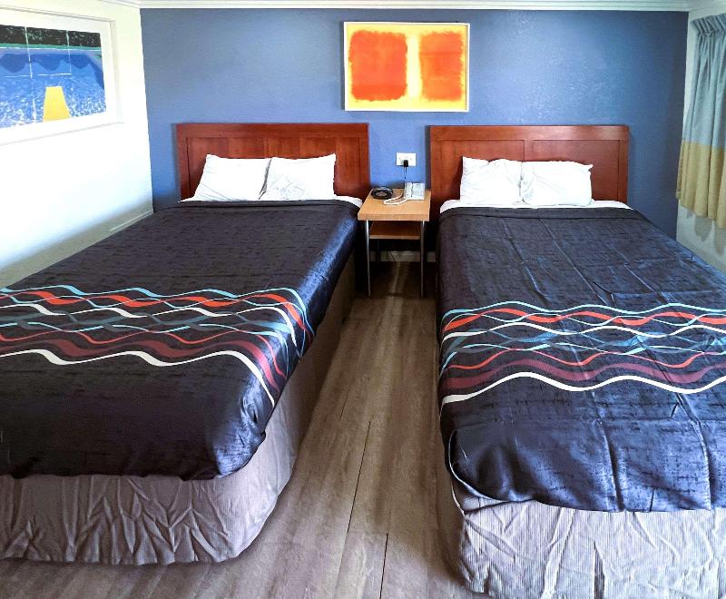 Rodeway Inn & Suites Ridgecrest image
