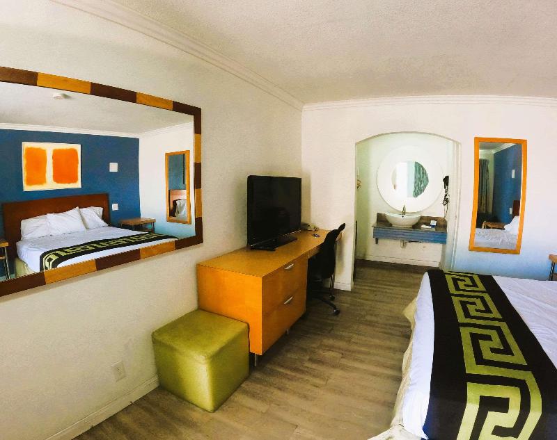 Rodeway Inn & Suites Ridgecrest image
