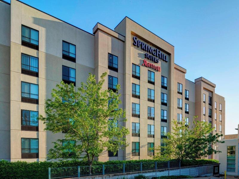 Springhill Suites St. Louis Brentwood image