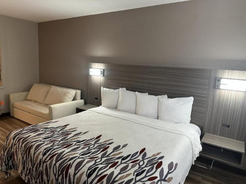 Red Roof Inn & Suites Middleborough image