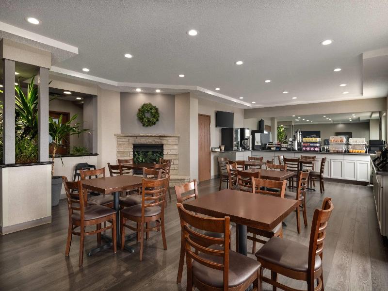 Baymont by Wyndham Rockford image