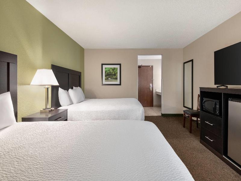 Baymont by Wyndham Rockford image