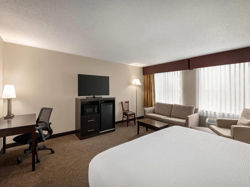 Baymont by Wyndham Rockford image