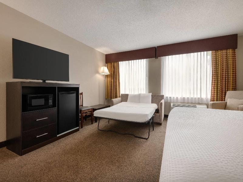 Baymont by Wyndham Rockford image