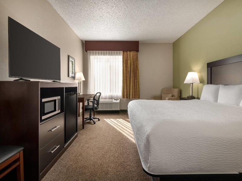 Baymont by Wyndham Rockford image