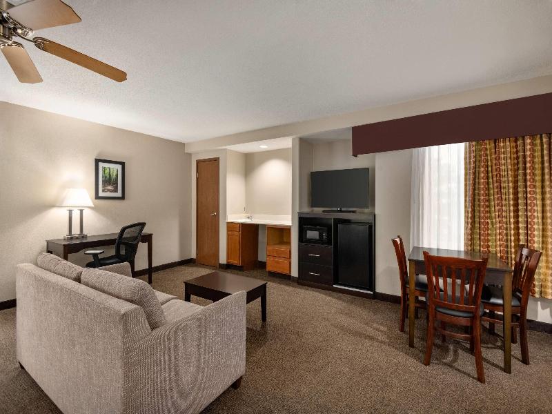Baymont by Wyndham Rockford image