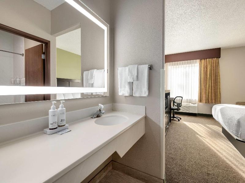 Baymont by Wyndham Rockford image