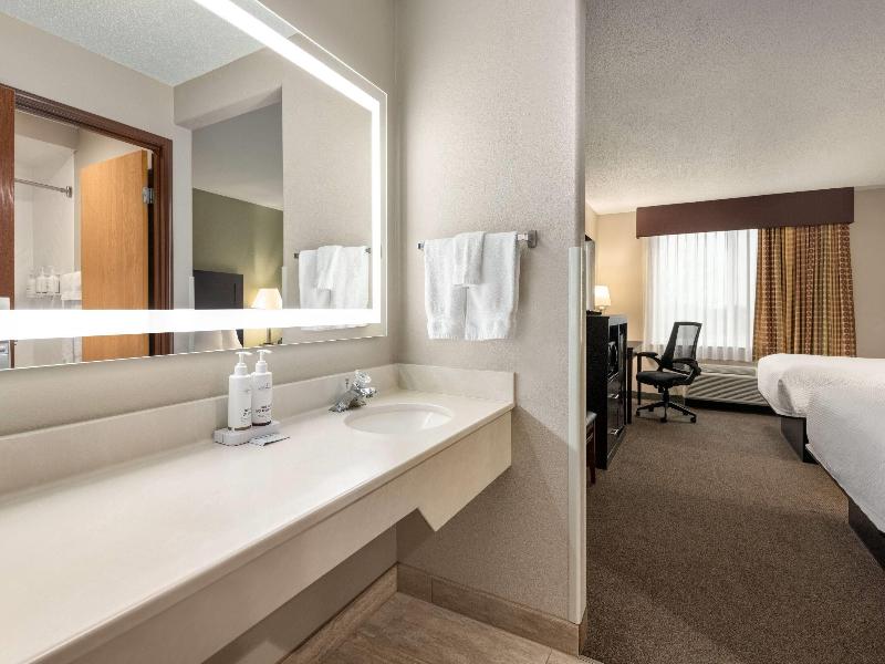Baymont by Wyndham Rockford image