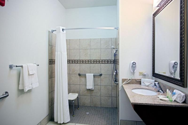 Staybridge Suites Rockford image 8
