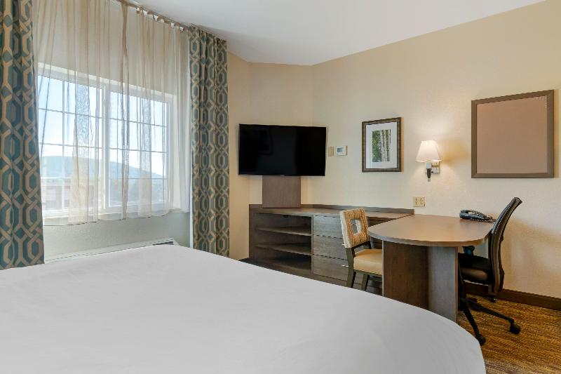 Candlewood Suites Reading image