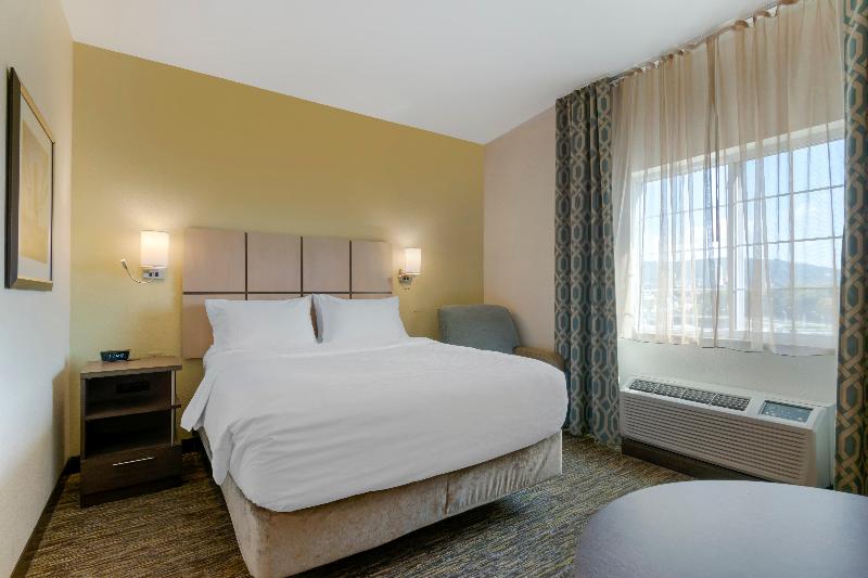 Candlewood Suites Reading image