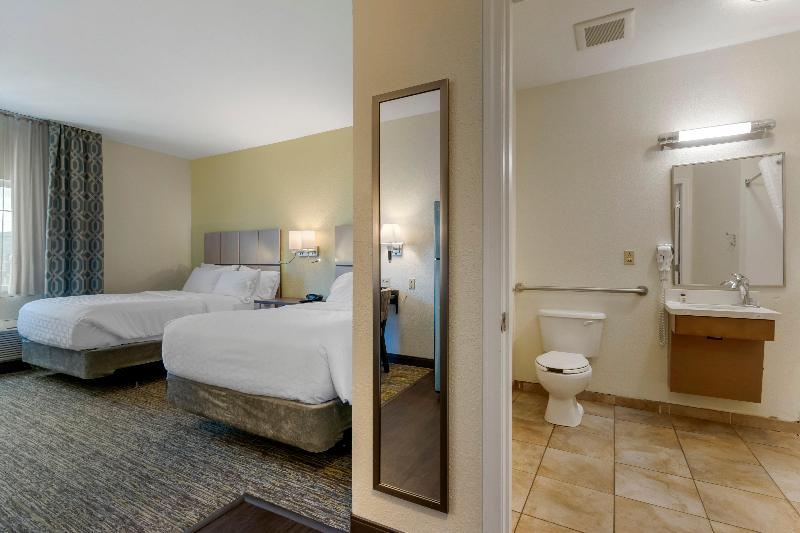 Candlewood Suites Reading image