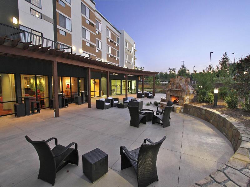 Courtyard By Marriott Triangle Town Center image