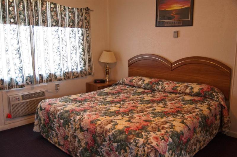 Nob Hill Lodge — main photo