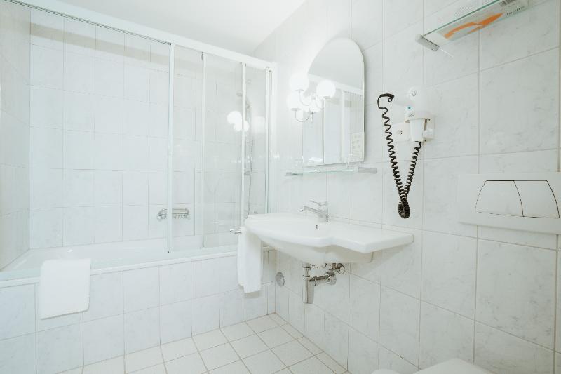Parkhotel Schwert image