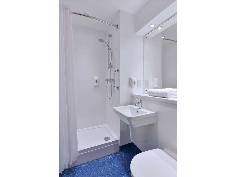 Travelodge Reading Whitley image