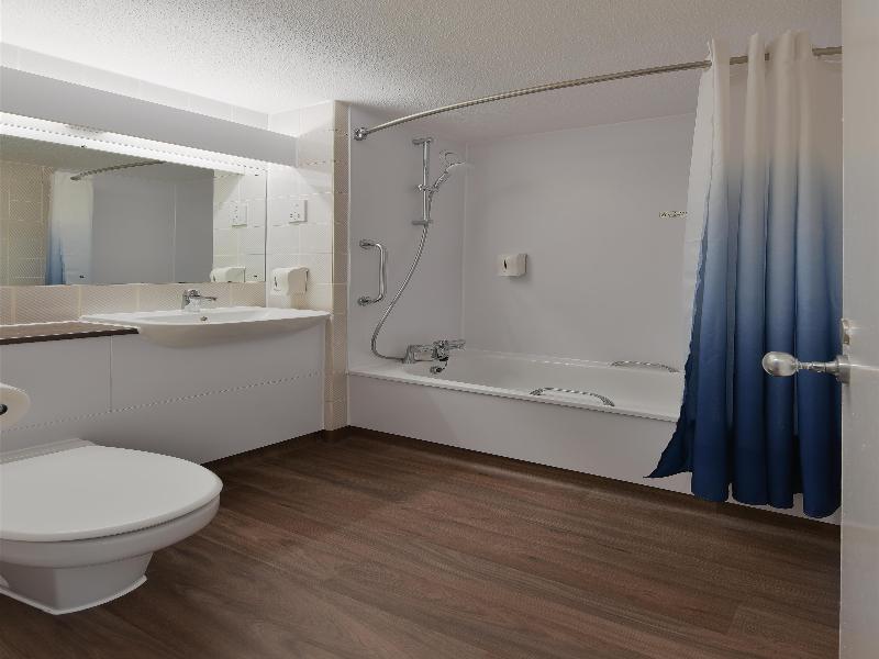 Travelodge Reading Whitley image