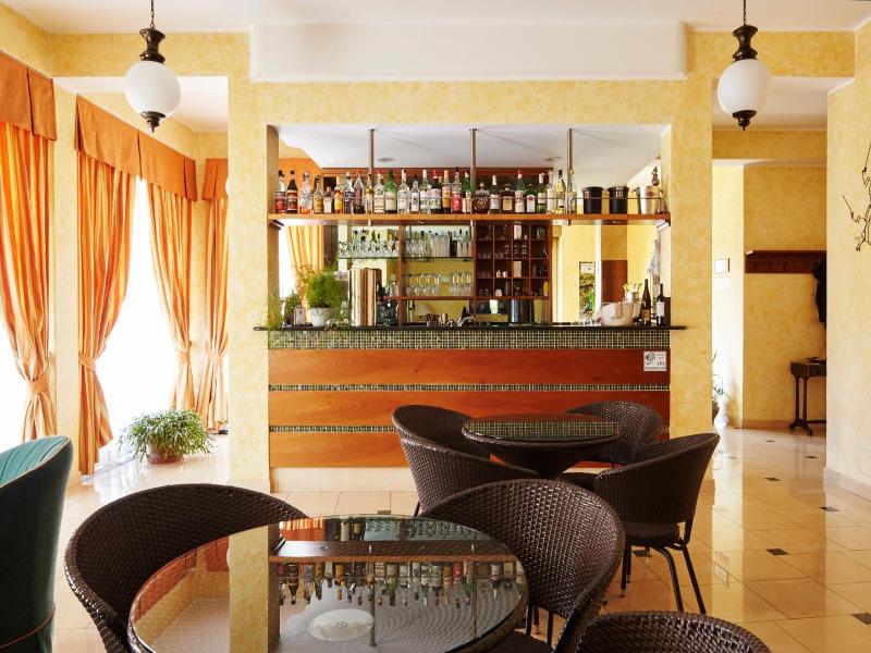 Hotel 2000 image