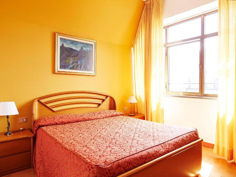 Hotel 2000 image