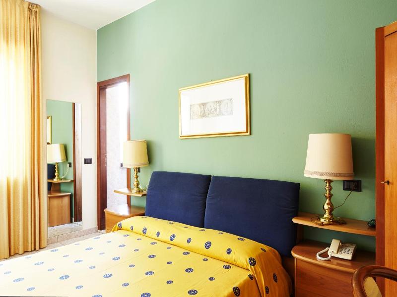 Hotel 2000 image