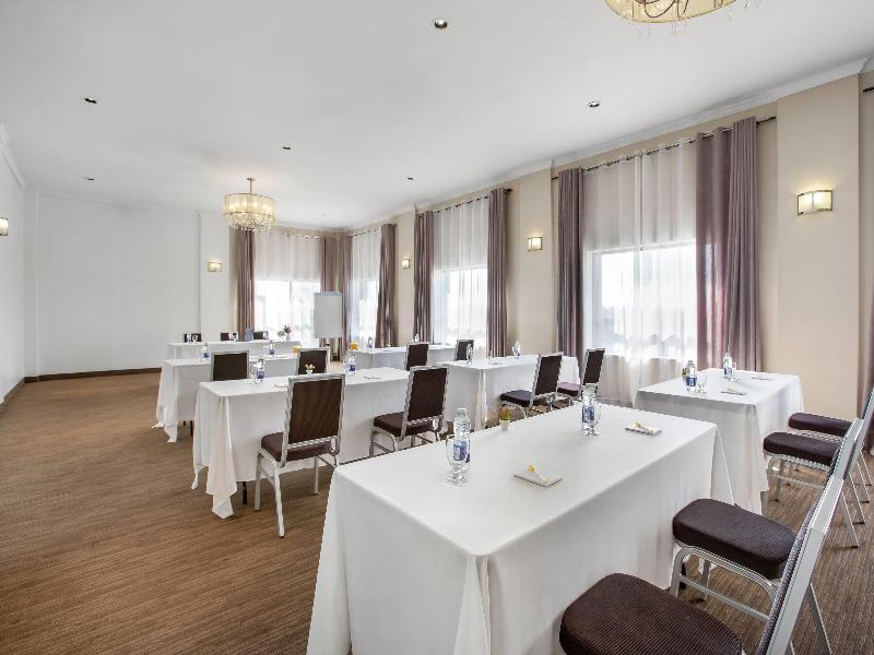 Days Inn by Wyndham Montreal Airport Conf Ctr