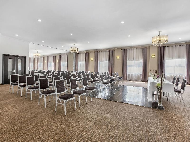 Days Inn by Wyndham Montreal Airport Conf Ctr