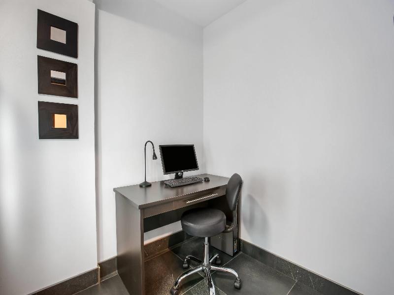 Days Inn by Wyndham Montreal Airport Conf Ctr