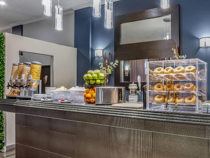 Days Inn by Wyndham Montreal Airport Conf Ctr