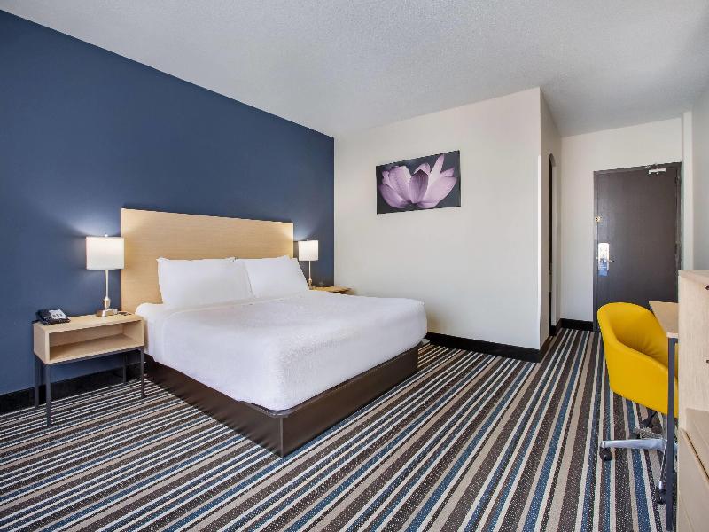 TRIPLE KING BED NON SMOKING