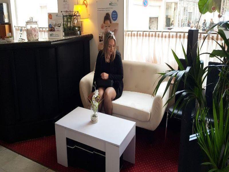 Brit Hotel Aux Sacres Reims Centre image
