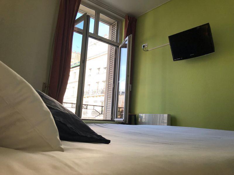 Brit Hotel Aux Sacres Reims Centre image