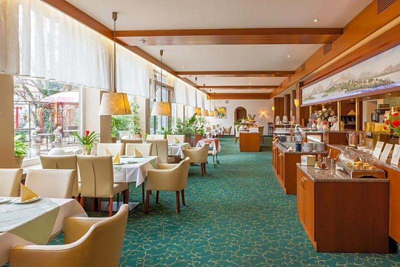 Parkhotel Crombach image