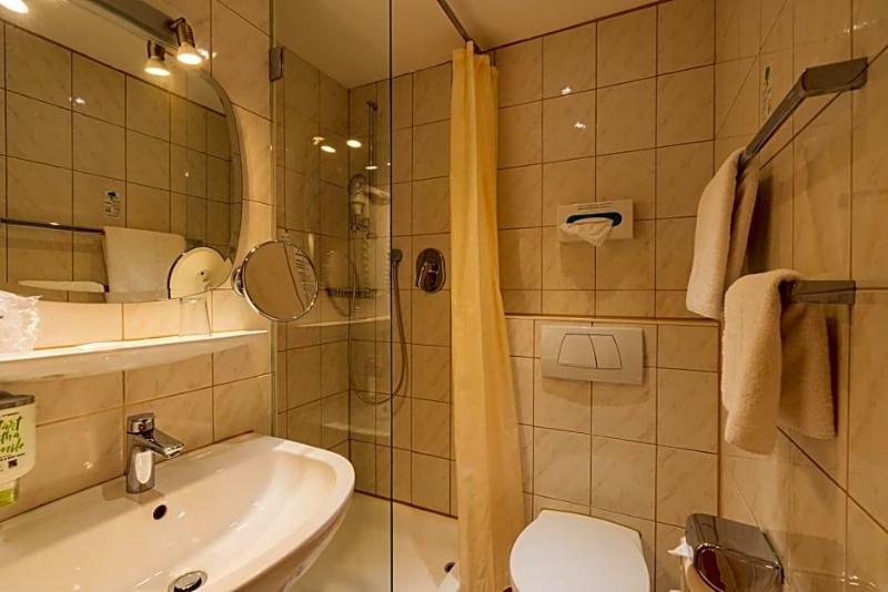 Parkhotel Crombach image