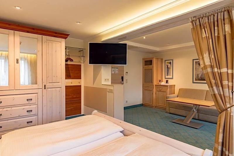 Parkhotel Crombach image