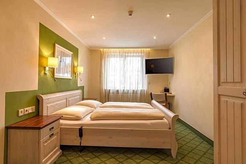 Parkhotel Crombach image