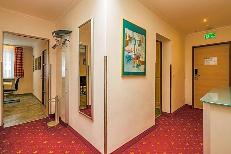Parkhotel Crombach image