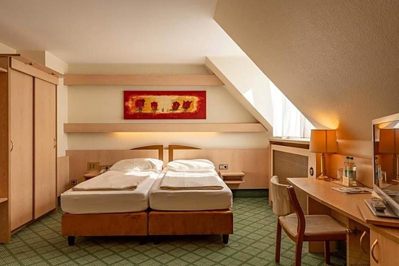 Parkhotel Crombach image