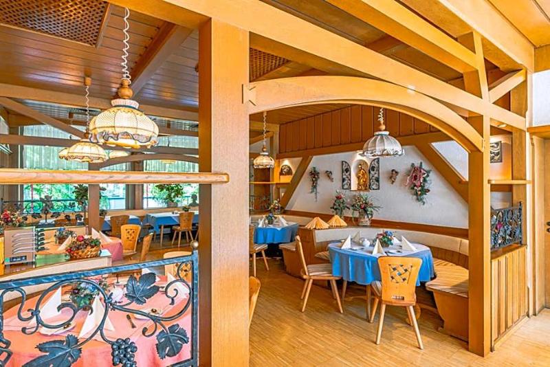 Parkhotel Crombach image