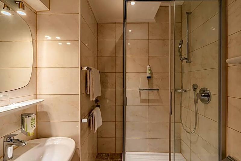 Parkhotel Crombach image