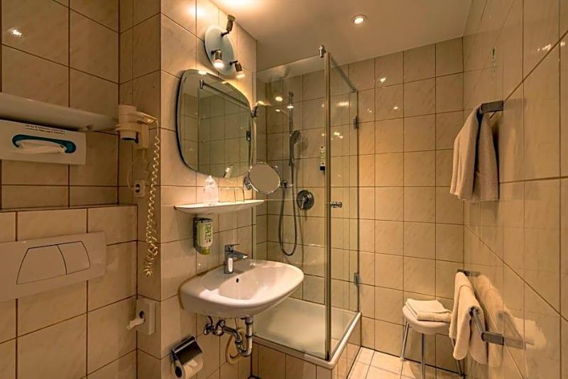Parkhotel Crombach image